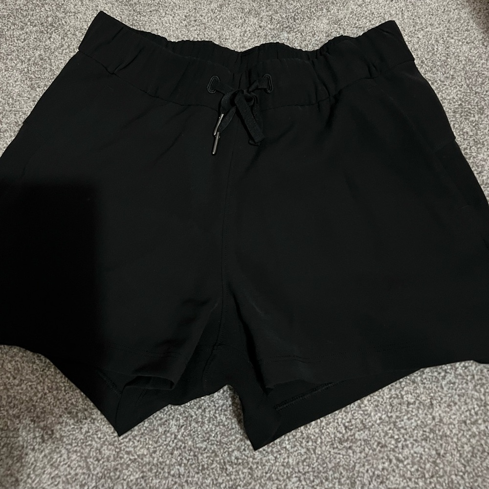 Lululemon black on the fly short size 4